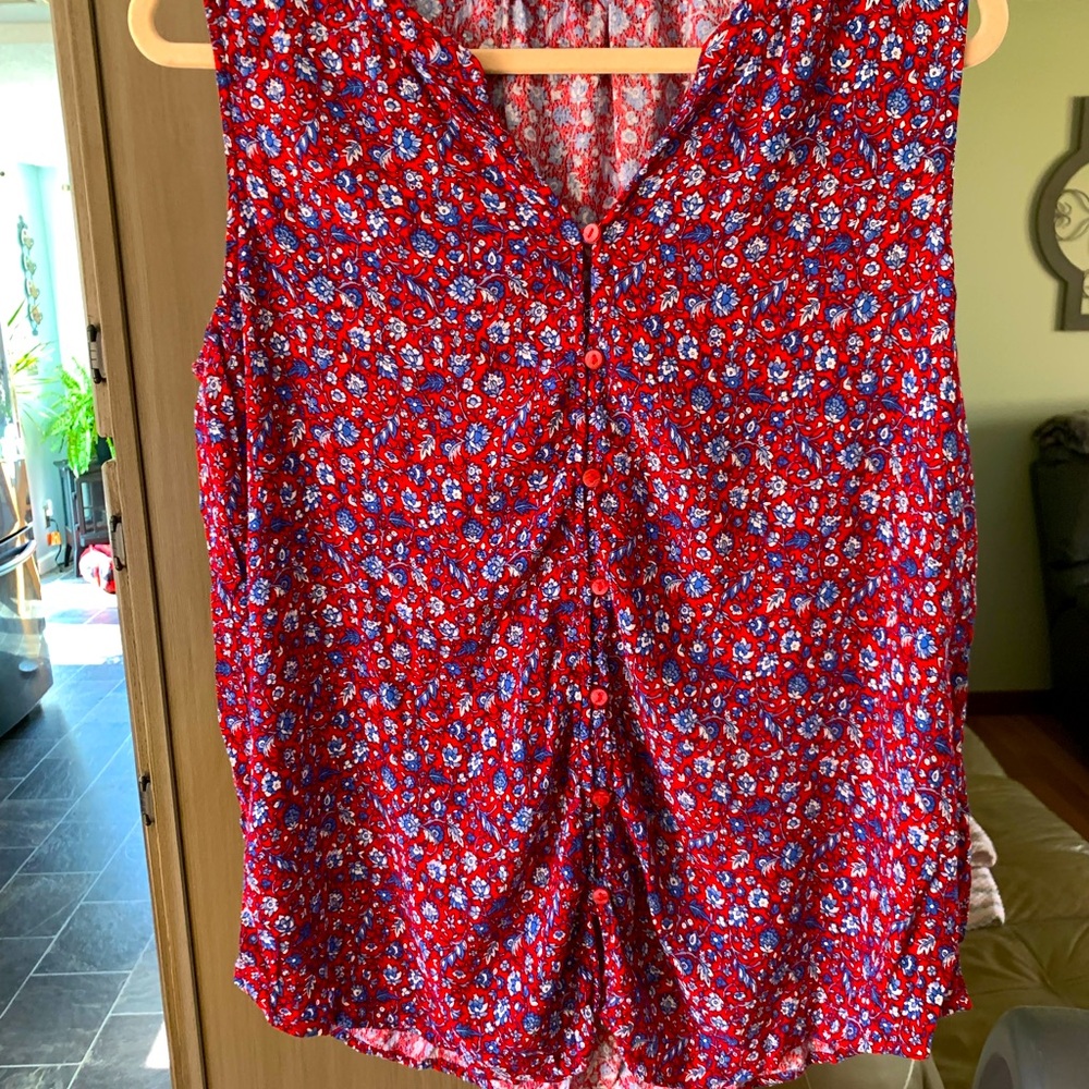 Sleeveless red shirt